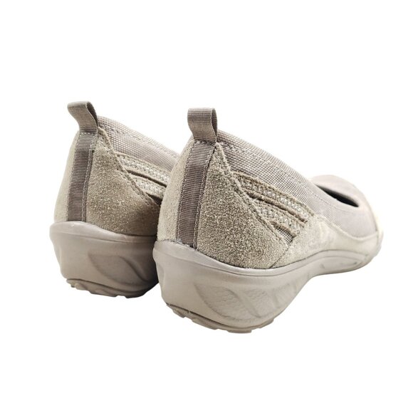 Skechers Womens Size 9 Relaxed Fit Slip-On Shoes Beige Leather Comfort Insole - Picture 3 of 9